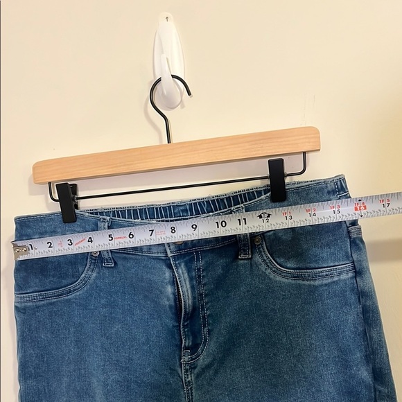 Aerie Light Wash Elastic Waist Flare Leg Jeans - Large - Picture 8 of 10